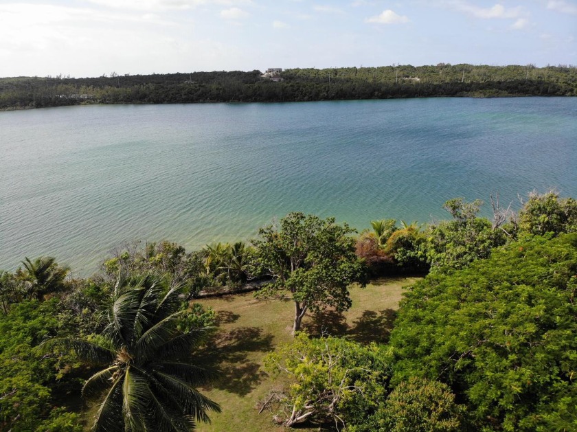 Beautiful lakefront lot on lake Cunningham. Located on Oakhill - Beach Lot for sale in Paradise Island, Bahamas on Beachhouse.com