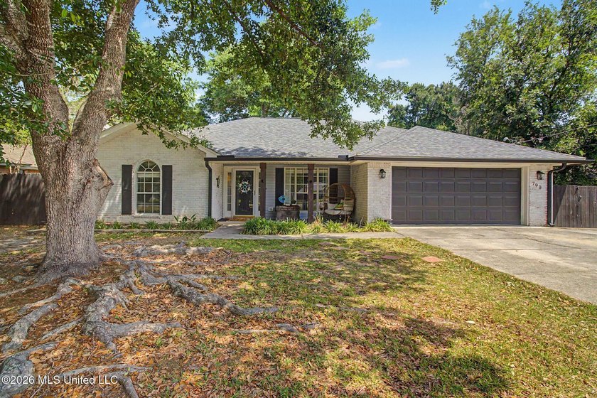 Beautifully Updated Home in the Heart of Diamondhead. Welcome to - Beach Home for sale in Diamondhead, Mississippi on Beachhouse.com