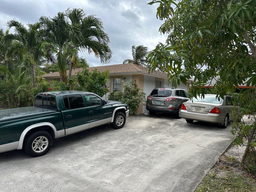 3 BEDROOM AND 2 BATHROOMS located near to the beach, not too far - Beach Home for sale in Delray Beach, Florida on Beachhouse.com