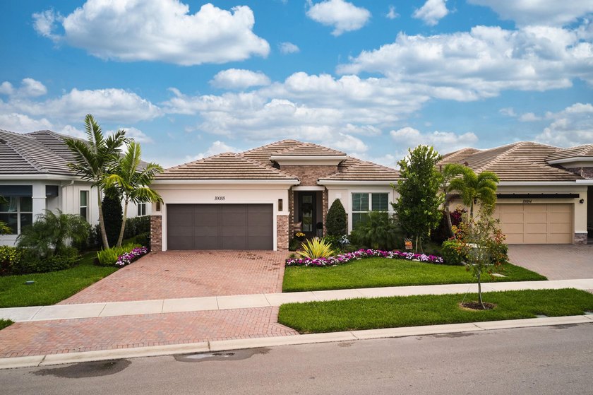 Welcome to this beautifully appointed 2023 single-story - Beach Home for sale in Palm Beach Gardens, Florida on Beachhouse.com