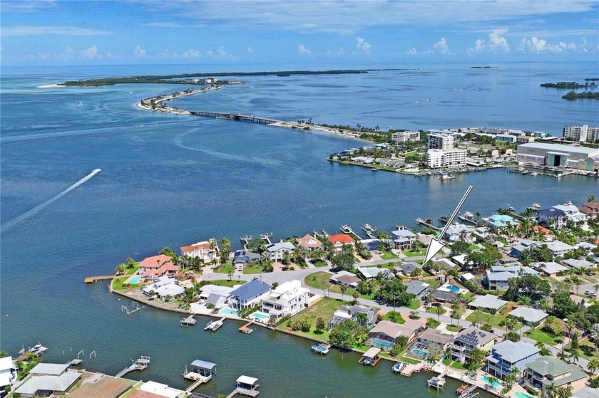 FANTASTIC DUNEDIN LOCATION!! If you're looking for a pied-a- - Beach Home for sale in Dunedin, Florida on Beachhouse.com