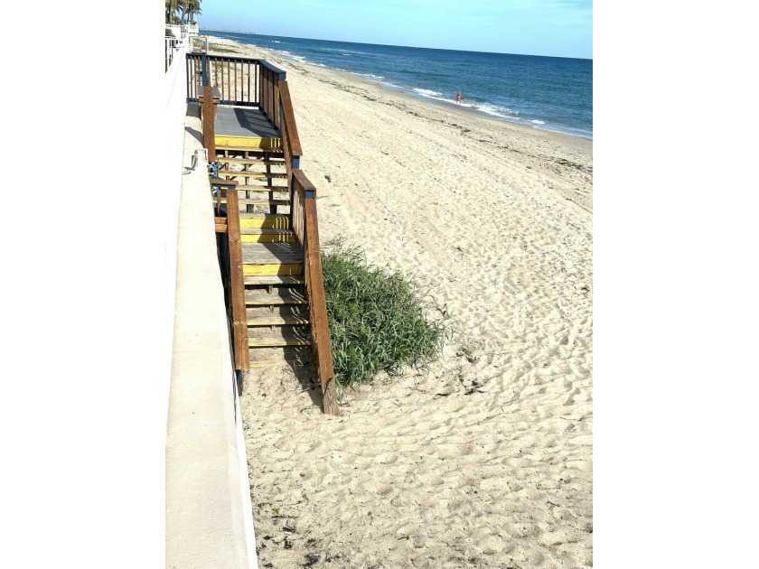 VERY UNIQUE CONDO 1 BED 1.5 BATH W/ DEN OFFICE REMODELED KITCHEN - Beach Condo for sale in South Palm Beach, Florida on Beachhouse.com