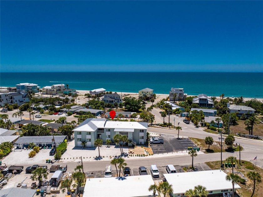 This beautifully furnished 2-bedroom, 2-bathroom condo offers - Beach Condo for sale in Englewood, Florida on Beachhouse.com