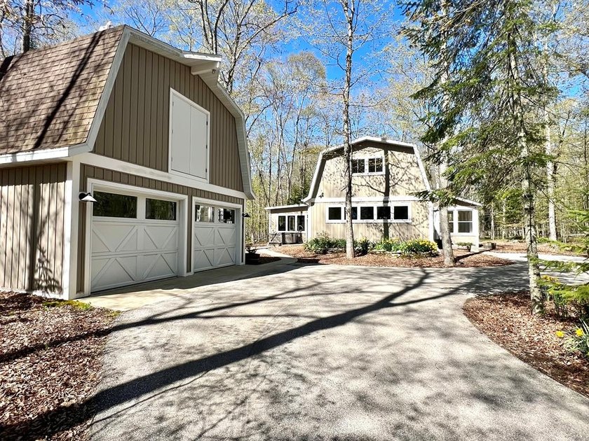 Beautifully maintained home just steps from Lake Michigan! Enjoy - Beach Home for sale in Sturgeon Bay, Wisconsin on Beachhouse.com