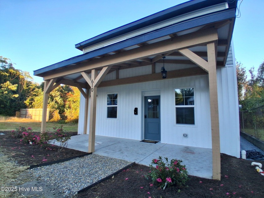 Stunning Fully Renovated Gem in the Heart of Wilmingtons Vibrant - Beach Home for sale in Wilmington, North Carolina on Beachhouse.com