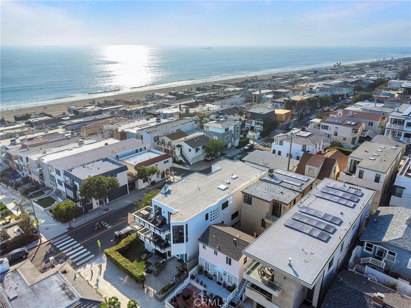 Fall in love with the charm and energy of Manhattan Beach life - Beach Townhome/Townhouse for sale in Manhattan Beach, California on Beachhouse.com