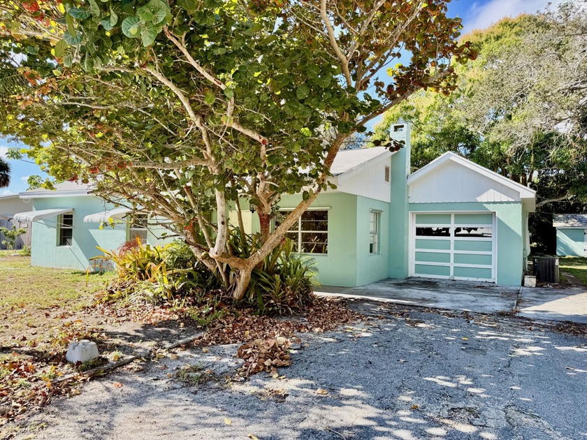 Located in the heart of Rio, just 6 houses down from wide river - Beach Home for sale in Jensen Beach, Florida on Beachhouse.com