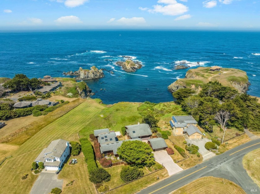 This stunning virtual oceanfront residence with unobstructed - Beach Home for sale in Mendocino, California on Beachhouse.com