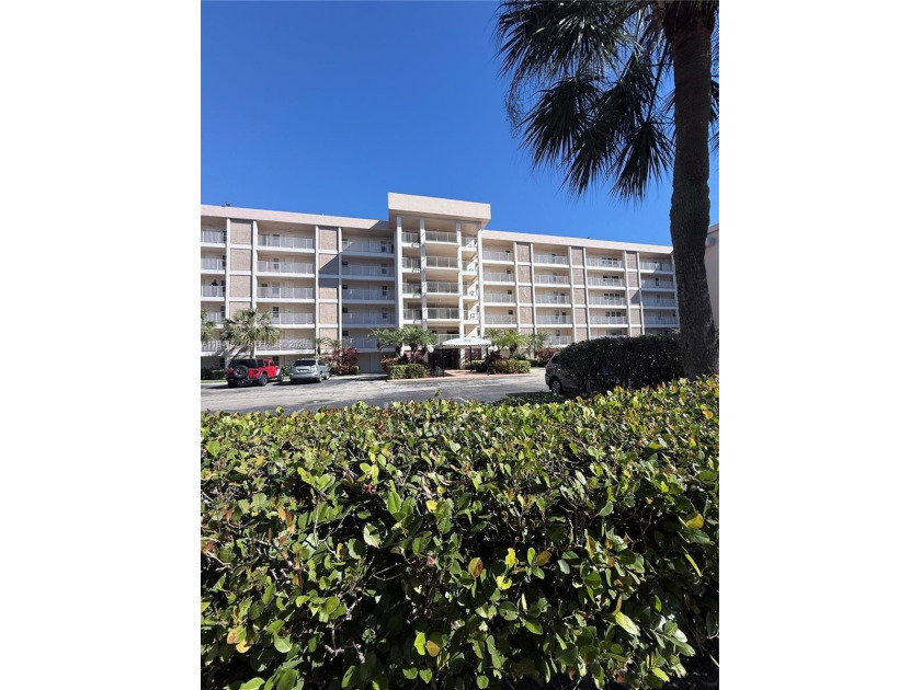 Beautiful apartment on the 5th level with an amazing view of the - Beach Condo for sale in Pompano Beach, Florida on Beachhouse.com