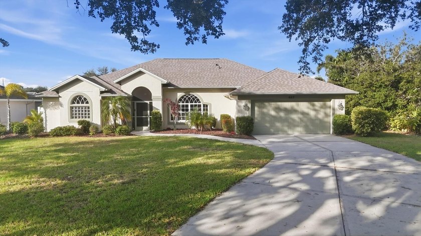 TRUE FLORIDA LIFESTYLE | WATERFRONT POOL HOME | OVERSIZED LOT -- - Beach Home for sale in Rotonda West, Florida on Beachhouse.com