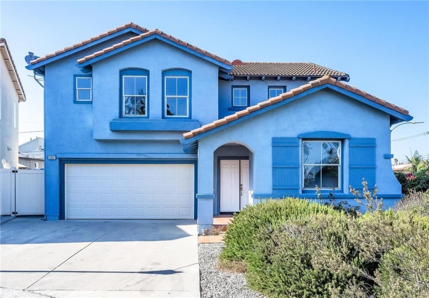 Welcome to this beautiful free standing home at the end of a - Beach Home for sale in San Pedro, California on Beachhouse.com