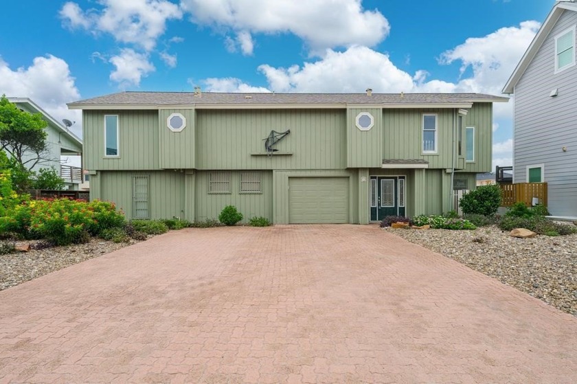 WHAT A LOCATION! Where Tarpon Canal meets Croaker Canal. This - Beach Home for sale in Rockport, Texas on Beachhouse.com