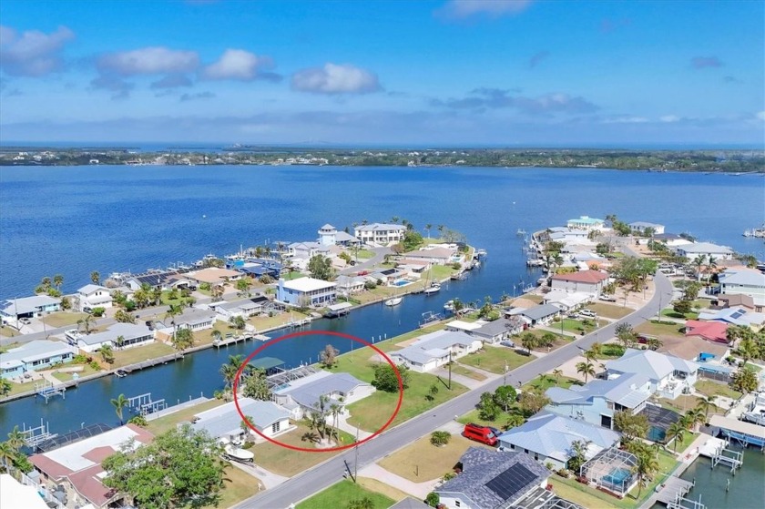PALMETTO POINT PERFECTION! Welcome to your exceptional SAILBOAT - Beach Home for sale in Palmetto, Florida on Beachhouse.com