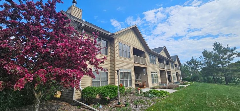 Meticulously maintained, newly renovated waterview end unit - Beach Home for sale in Egg Harbor, Wisconsin on Beachhouse.com