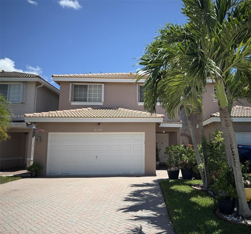 Magnificent, Beautifully Maintained Home on Serene Lake - Beach Home for sale in Sunrise, Florida on Beachhouse.com