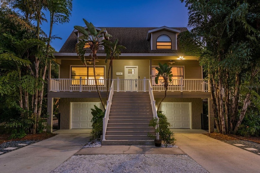 Location, Location -- in the heart of Palm Harbor! Wow! This - Beach Home for sale in Palm Harbor, Florida on Beachhouse.com