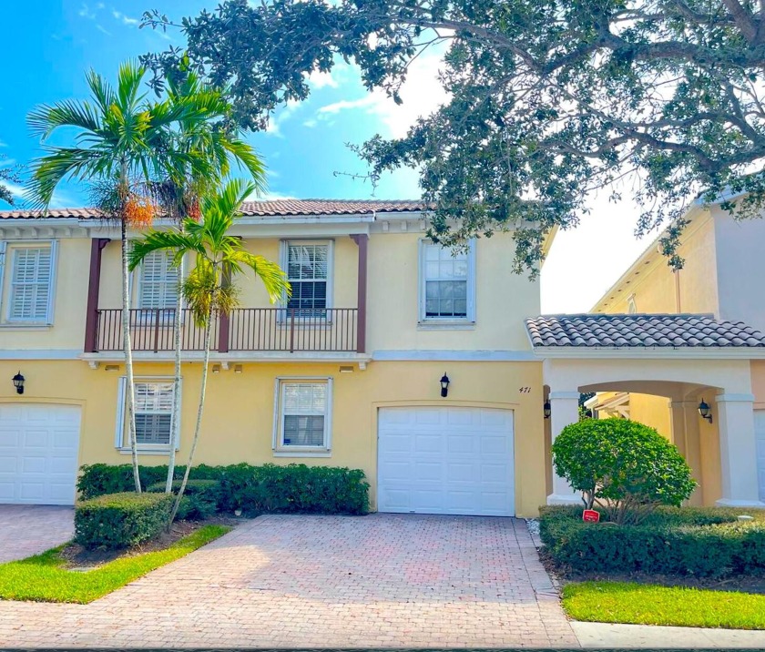 NEW ROOF. Lake Views! This well maintained 3bd, 2.5bath, 1 car - Beach Townhome/Townhouse for sale in Palm Beach Gardens, Florida on Beachhouse.com