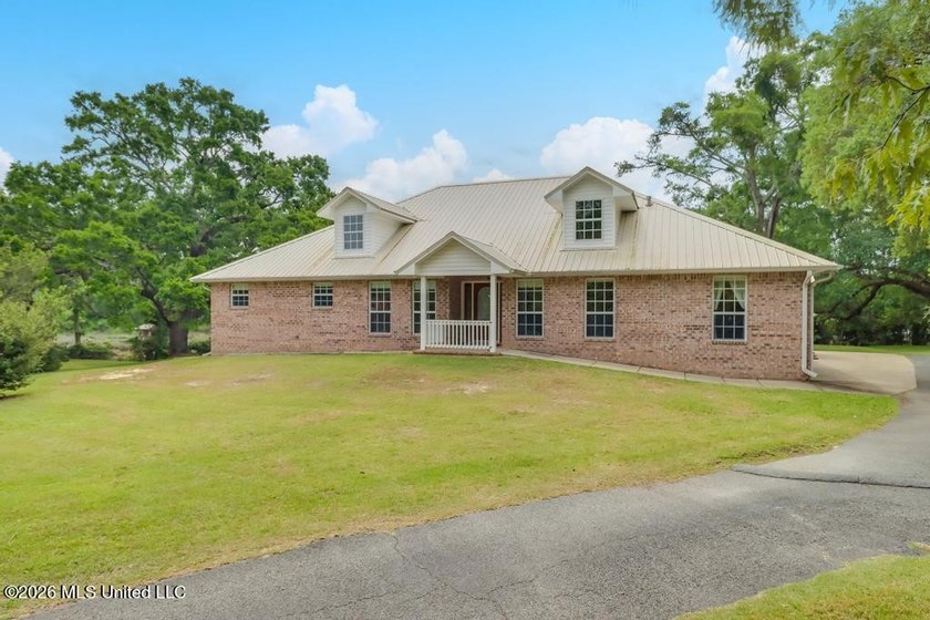 Looking for space, privacy, and room for everyone to spread out? - Beach Home for sale in Biloxi, Mississippi on Beachhouse.com