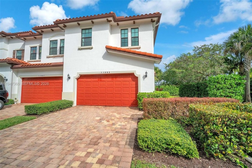 Enter your beautiful 3 Bed 2.5 Bath corner lot townhome along a - Beach Townhome/Townhouse for sale in Pembroke Pines, Florida on Beachhouse.com