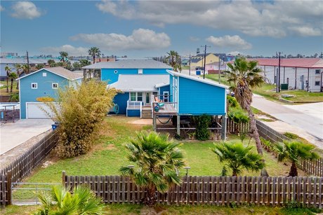 Welcome to your enchanting Coastal Corner-Lot Bungalow, nestled - Beach Home for sale in Port Aransas, Texas on Beachhouse.com