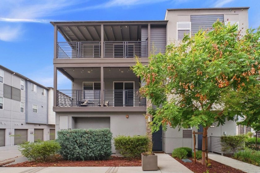 This contemporary condominium sits within the conveniently - Beach Condo for sale in Hayward, California on Beachhouse.com
