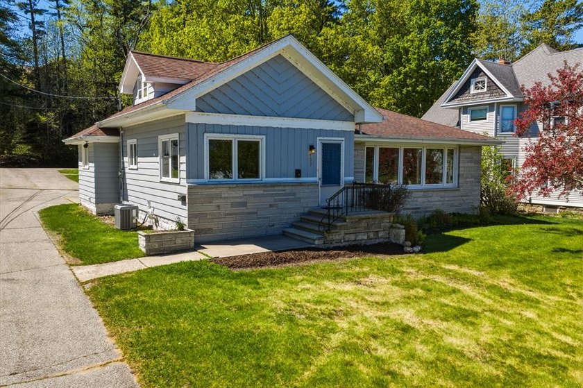 Charming 2-bedroom home in the heart of Sturgeon Bay - 1,623 sq - Beach Home for sale in Sturgeon Bay, Wisconsin on Beachhouse.com