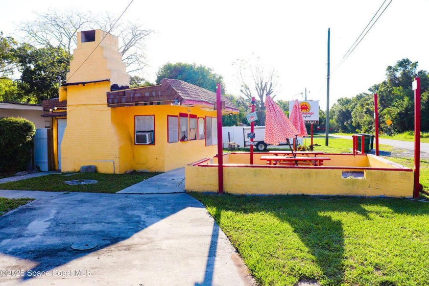 Unique Mixed-Use Commercial Property | Restaurant + 7-Unit - Beach Commercial for sale in Vero Beach, Florida on Beachhouse.com