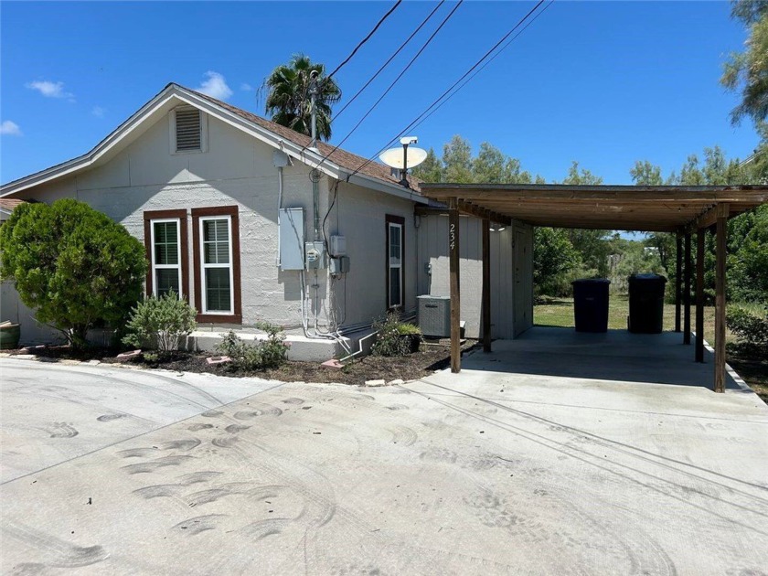 Charming fully furnished 1-bedroom, 1-bathroom cottage nestled - Beach Home for sale in Corpus Christi, Texas on Beachhouse.com