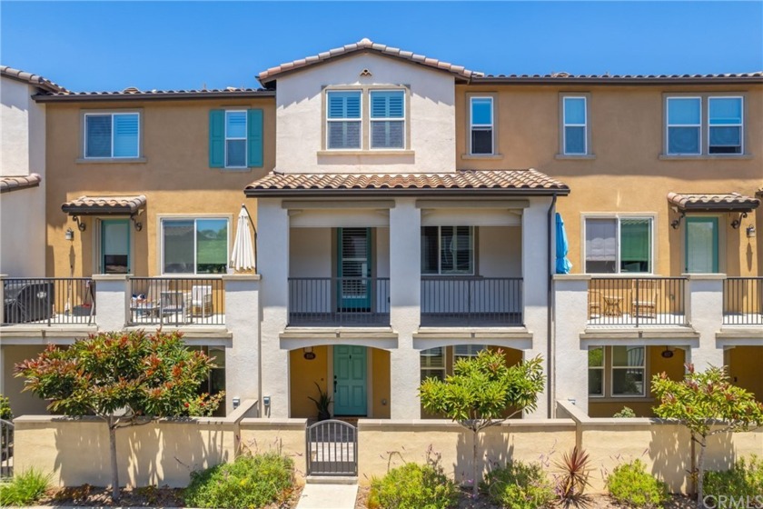 Welcome to 16901 Airport Circle located in the desirable Coastal - Beach Townhome/Townhouse for sale in Huntington Beach, California on Beachhouse.com