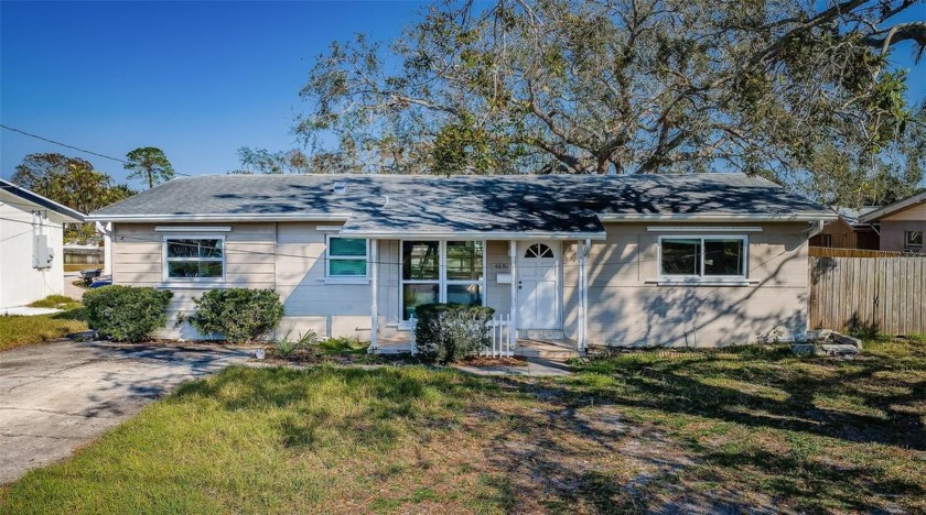 Under contract-accepting backup offers. This 2-bedroom, 1-bath - Beach Home for sale in St. Petersburg, Florida on Beachhouse.com