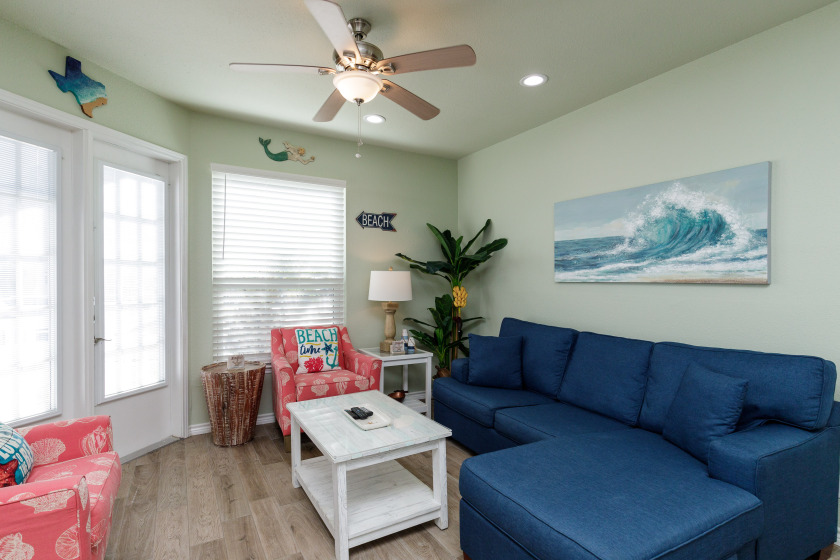 The beach accents and cottage charm make this unique condo a - Beach Vacation Rentals in Corpus Christi, Texas on Beachhouse.com