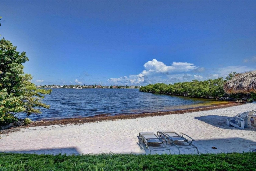 Beautiful 1/1 condo in the private Mariners Cay community in - Beach Condo for sale in Hypoluxo, Florida on Beachhouse.com