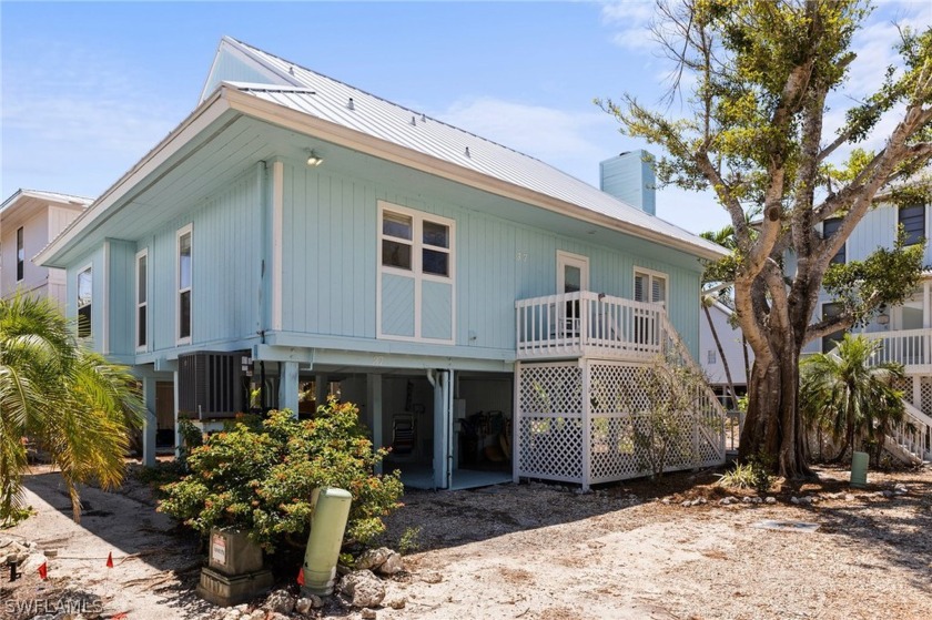 Welcome to a true rarity, a well designed 3 bedroom, 3 full bath - Beach Home for sale in Captiva, Florida on Beachhouse.com