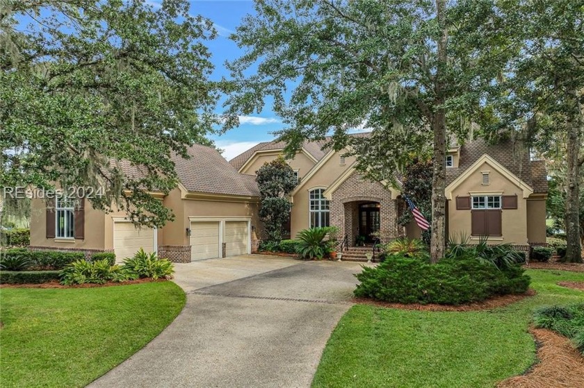 Classic 4 bedroom 3 1/2 bath Belfair home overlooking lagoon to - Beach Home for sale in Bluffton, South Carolina on Beachhouse.com