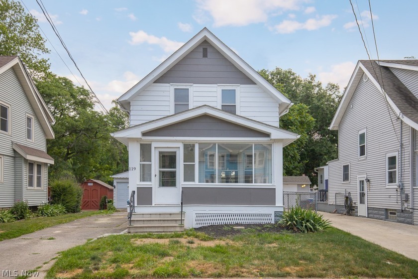 Welcome home to 119 Waverly Place in Lorain OH.  This hidden gem - Beach Home for sale in Lorain, Ohio on Beachhouse.com