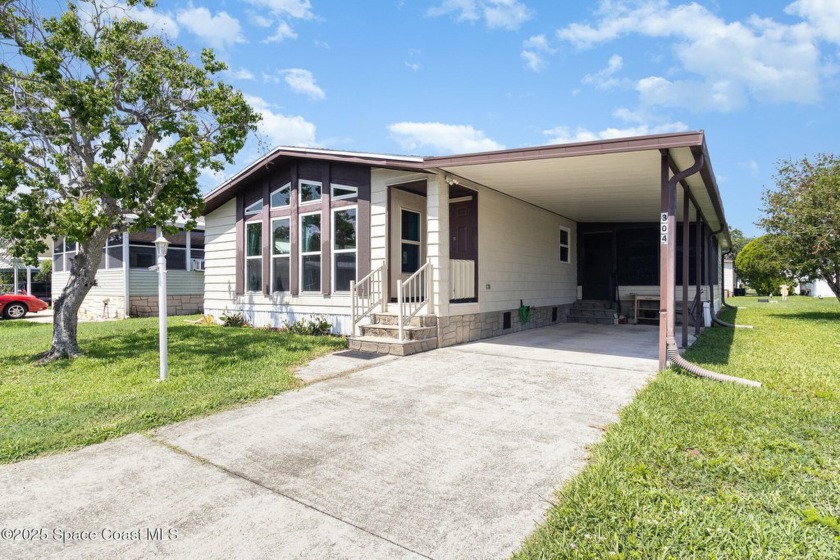 Welcome to a lovely home in one of the area's most desirable 55+ - Beach Home for sale in Cocoa, Florida on Beachhouse.com