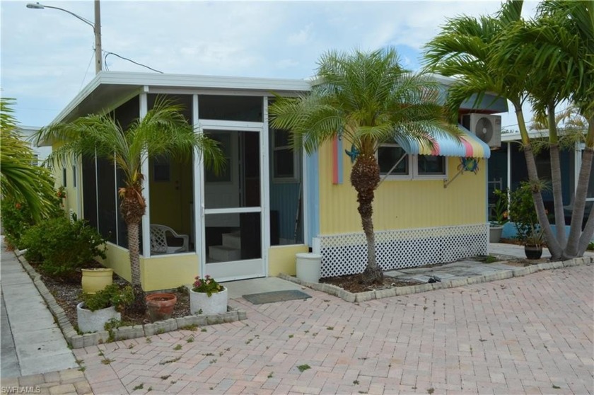 This little Gem sits in the 55+ community of Drop Anchor in - Beach Home for sale in Goodland, Florida on Beachhouse.com