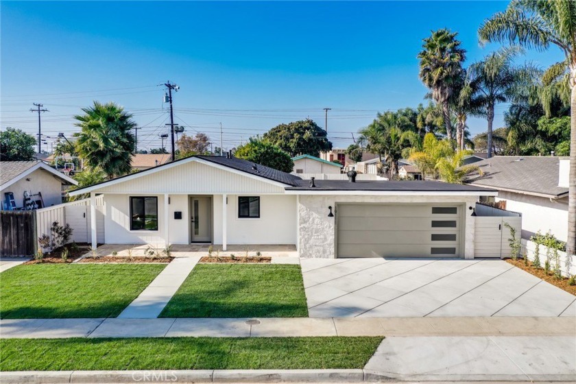 PRISTINE AND PERFECT! Rarely do you hear that discription - Beach Home for sale in Huntington Beach, California on Beachhouse.com