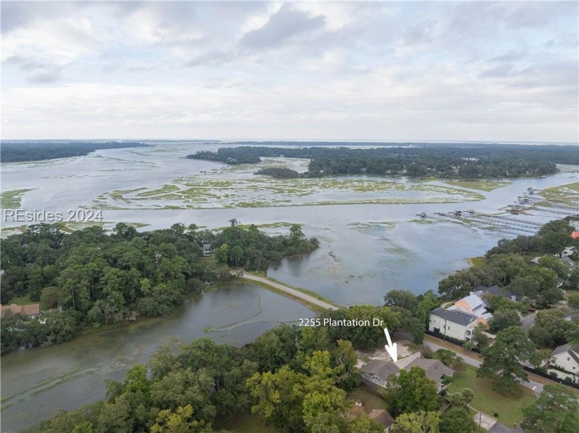 Experience your own slice of the Lowcountry w/this marsh front - Beach Home for sale in Beaufort, South Carolina on Beachhouse.com