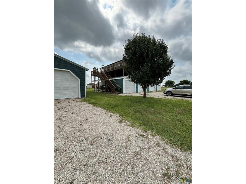 IMACULATE DUPLEX ON 1 ACRE TRACT W/2 DOOR SEPARATE GARAGE AND 4 - Beach Home for sale in Seadrift, Texas on Beachhouse.com