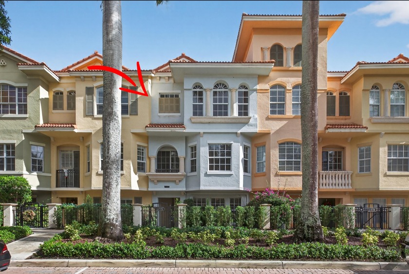 Light & bright 3-Story, 2 Bedroom w/Den/Office, 3.5 bath, 2 Car - Beach Townhome/Townhouse for sale in Palm Beach Gardens, Florida on Beachhouse.com