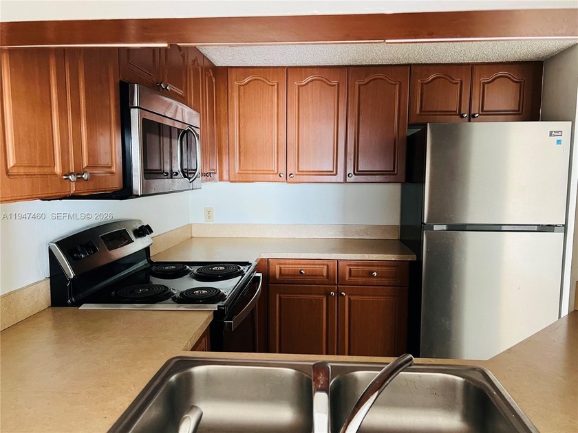 Charming 2Beds2.5 Bath Townhouse with a Balcony Overlooking a - Beach Townhome/Townhouse for sale in Fort Lauderdale, Florida on Beachhouse.com