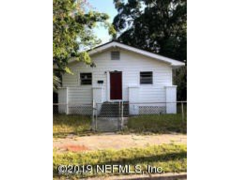 Large 4 bedroom 2 bathroom home in convenient location with - Beach Home for sale in Jacksonville, Florida on Beachhouse.com