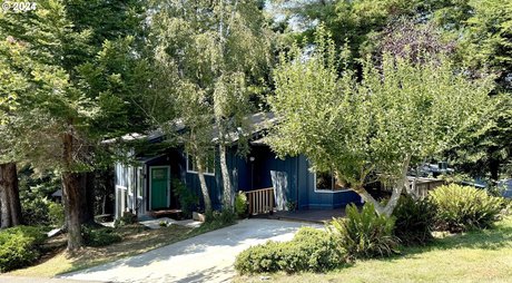 NESTLED AMONG THE TREES is a well maintained home near - Beach Home for sale in Gold Beach, Oregon on Beachhouse.com