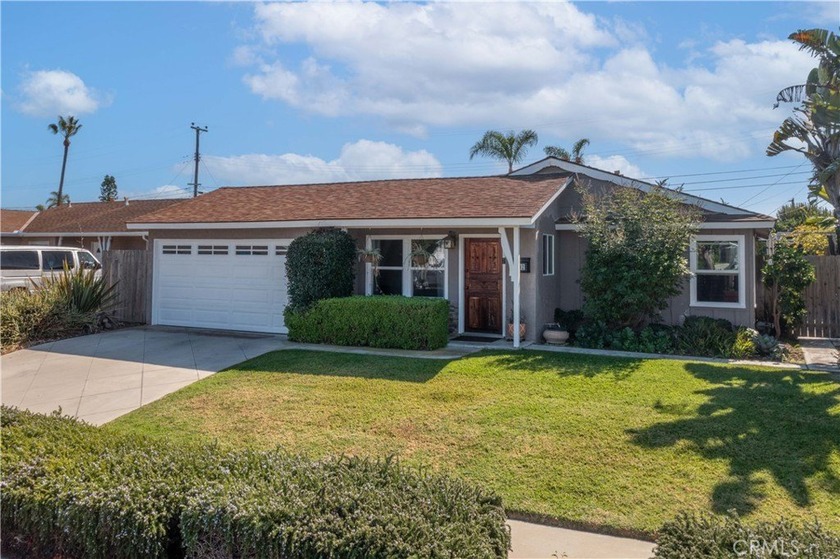 Welcome to this beautifully updated Huntington Beach charmer! - Beach Home for sale in Huntington Beach, California on Beachhouse.com