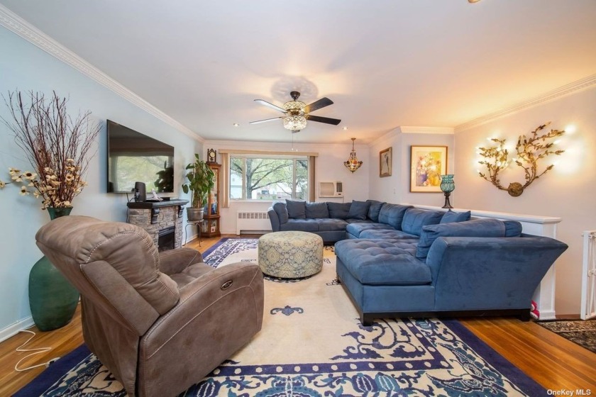 Lovely 2nd floor corner unit with three bedrooms and two full - Beach Home for sale in Bayside, New York on Beachhouse.com
