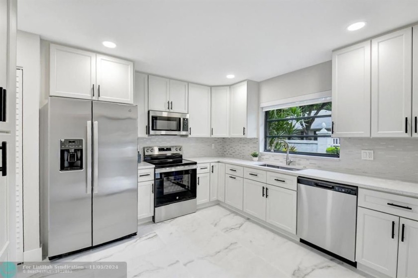 PRICED TO SELL!! STUNNING CORNER VILLA, 2 BEDS, 2 BATHS 1 CAR - Beach Condo for sale in Boynton Beach, Florida on Beachhouse.com