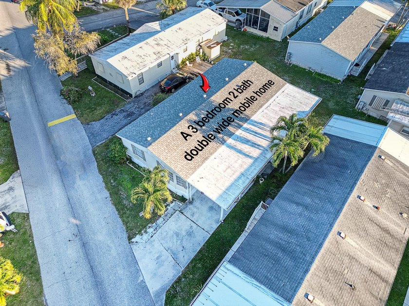 Immaculate and very spacious mobile home, featuring a brand-new - Beach Home for sale in Palm Beach Gardens, Florida on Beachhouse.com