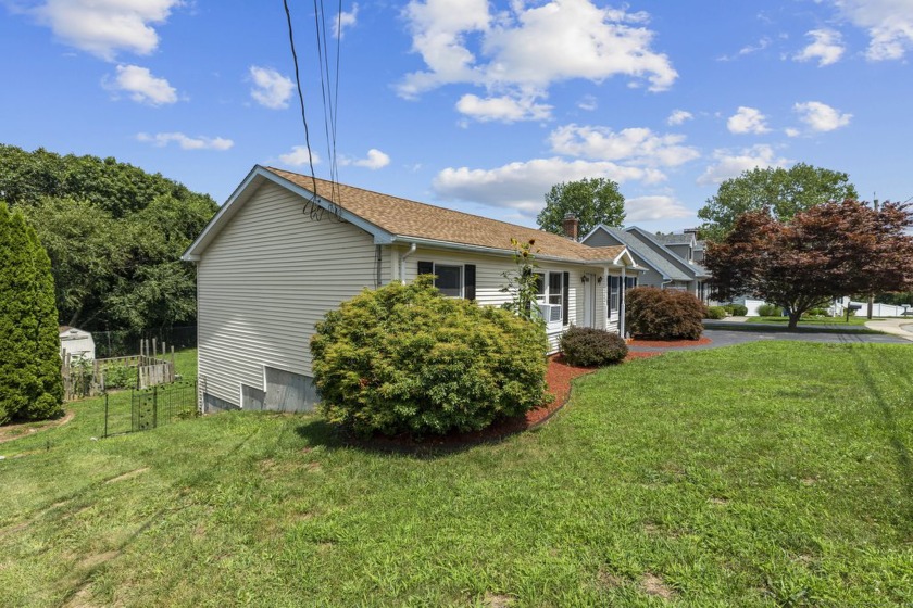 One floor living in sought after Groton neighborhood. This - Beach Home for sale in Groton, Connecticut on Beachhouse.com