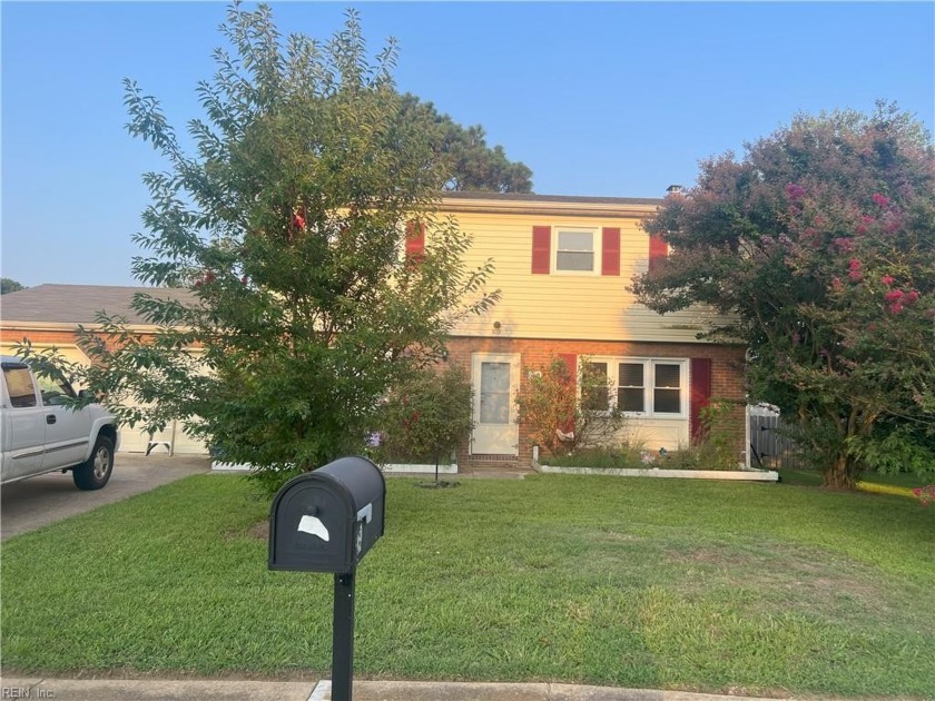 4BR/2.5BA Traditional style home located in the sought after - Beach Home for sale in Hampton, Virginia on Beachhouse.com